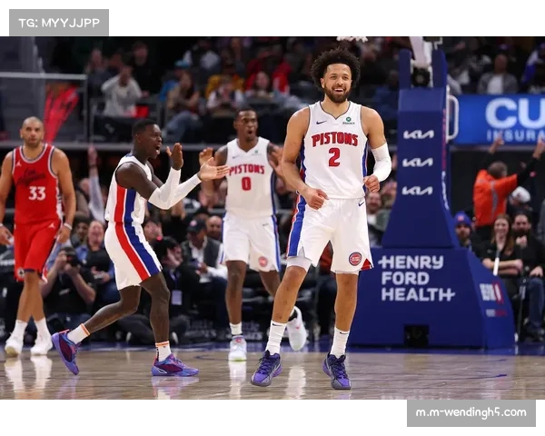 活塞团队篮球与防守效率出色,坎宁安杜伦组合展现黑马潜质 活塞团队篮球与防守效率出色,坎宁安杜伦组合展现黑马潜质